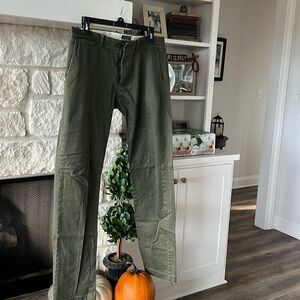 J. Crew olive green Men’s chino’s like New size 32X34